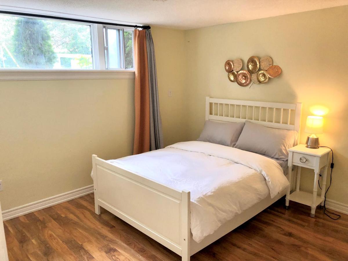Cozy & Convenient 2-Bedroom Apartment With Private Entrance Toronto Bagian luar foto